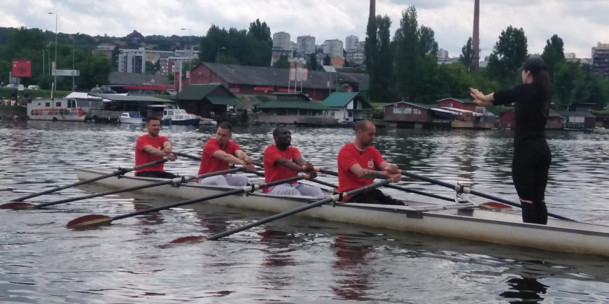 BAL NA VODI – Fudbaleri Crvene zvezde na veslačkom treningu!